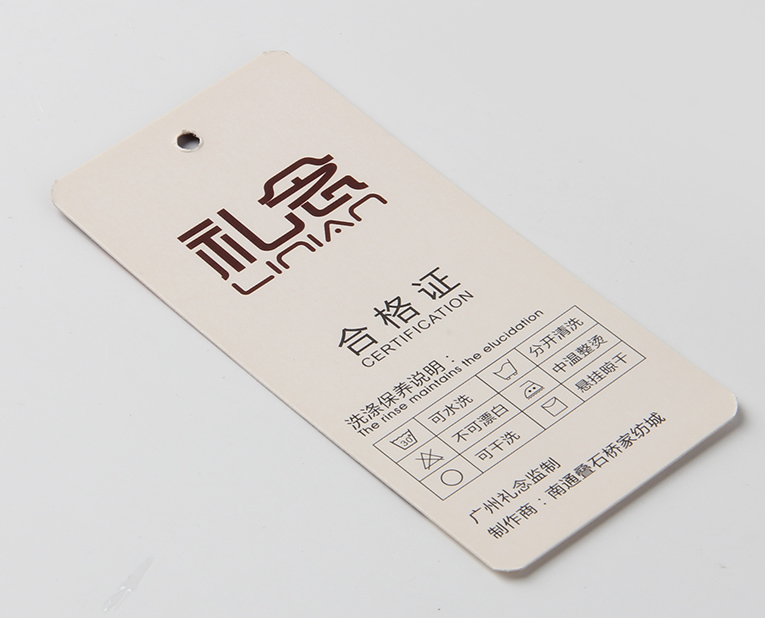 t恤吊牌廠(chǎng)的老師傅急急忙忙買(mǎi)來(lái)新的油墨，就是為了透明度